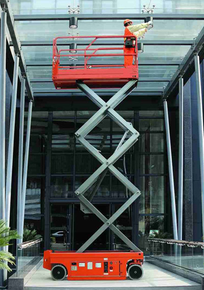 自行式升降機  自行式升降機